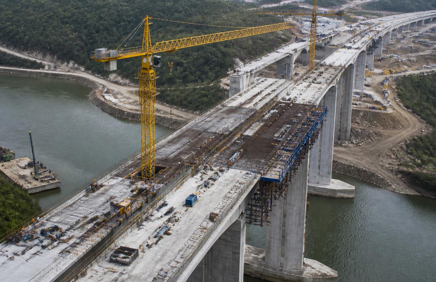 Autostrada dhe urë betoni